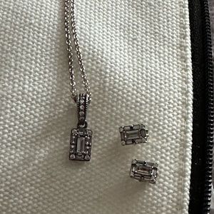 Pandora necklace and earrings set